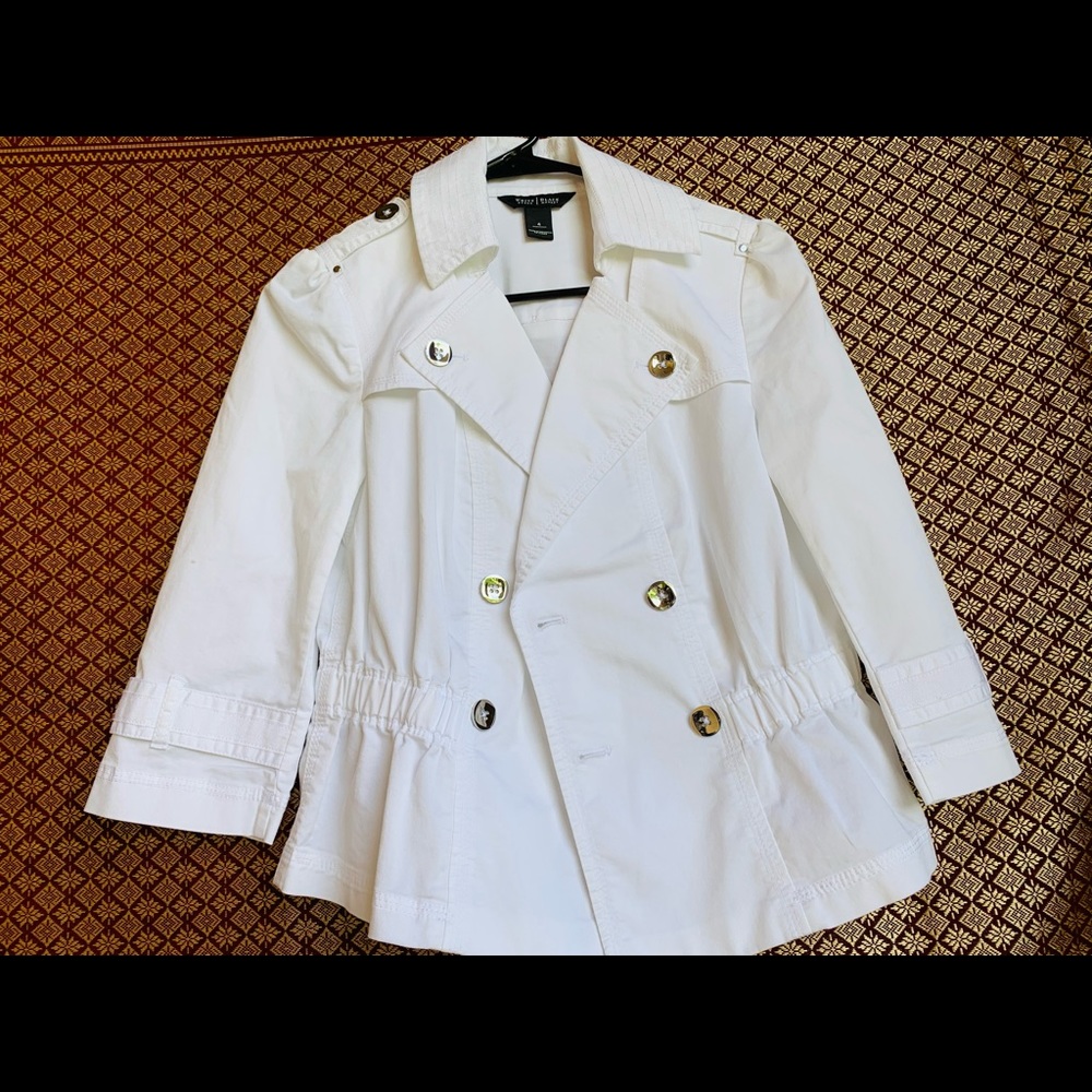 White Black house market size 4 white colors